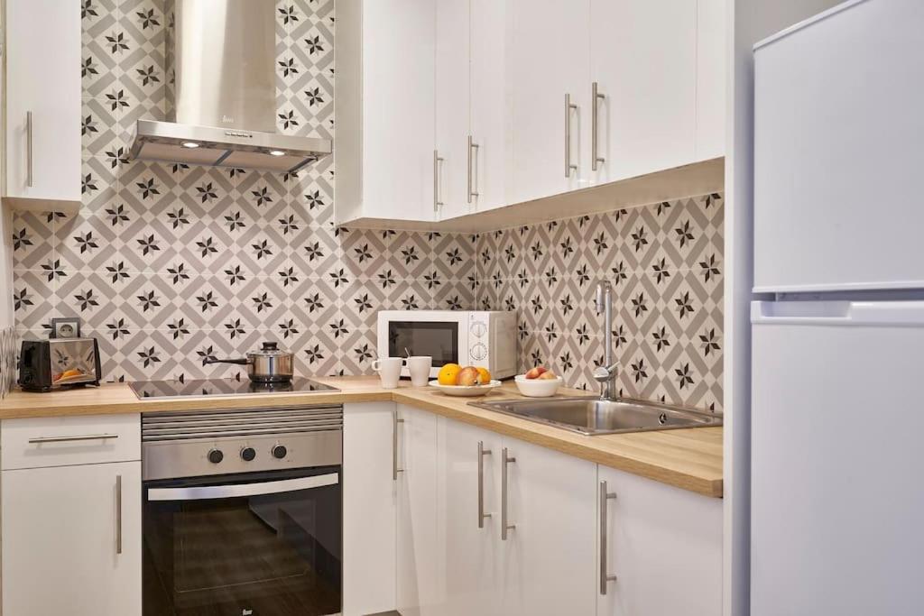 Bebarceloner Sants Apartments - 2 Bedrooms מראה חיצוני תמונה